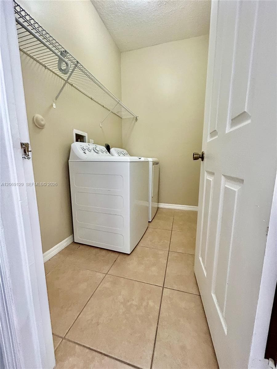 607 NE 35th Ave #607 photo 29