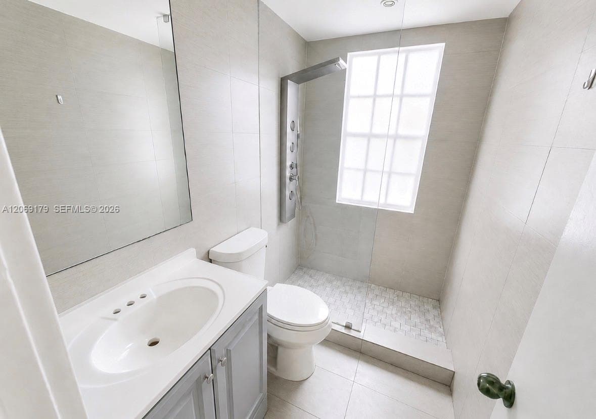 FRIENDLY CORNER CONDO · #940A in Miami Beach - Photo 5