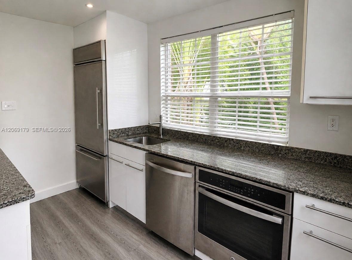 FRIENDLY CORNER CONDO · #940A in Miami Beach - Photo 10