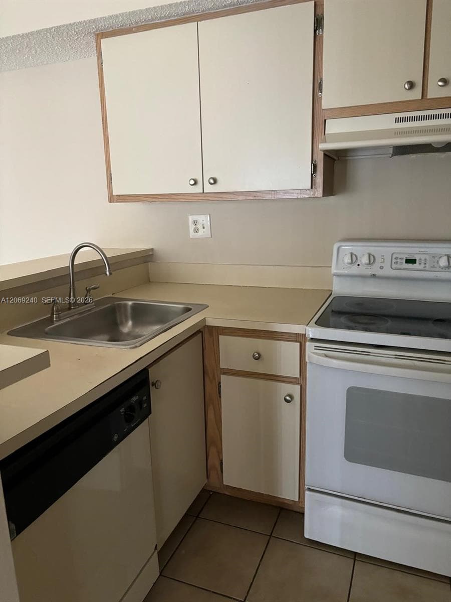 VILLA BELLINI CONDO · #310 in Hialeah - Photo 2