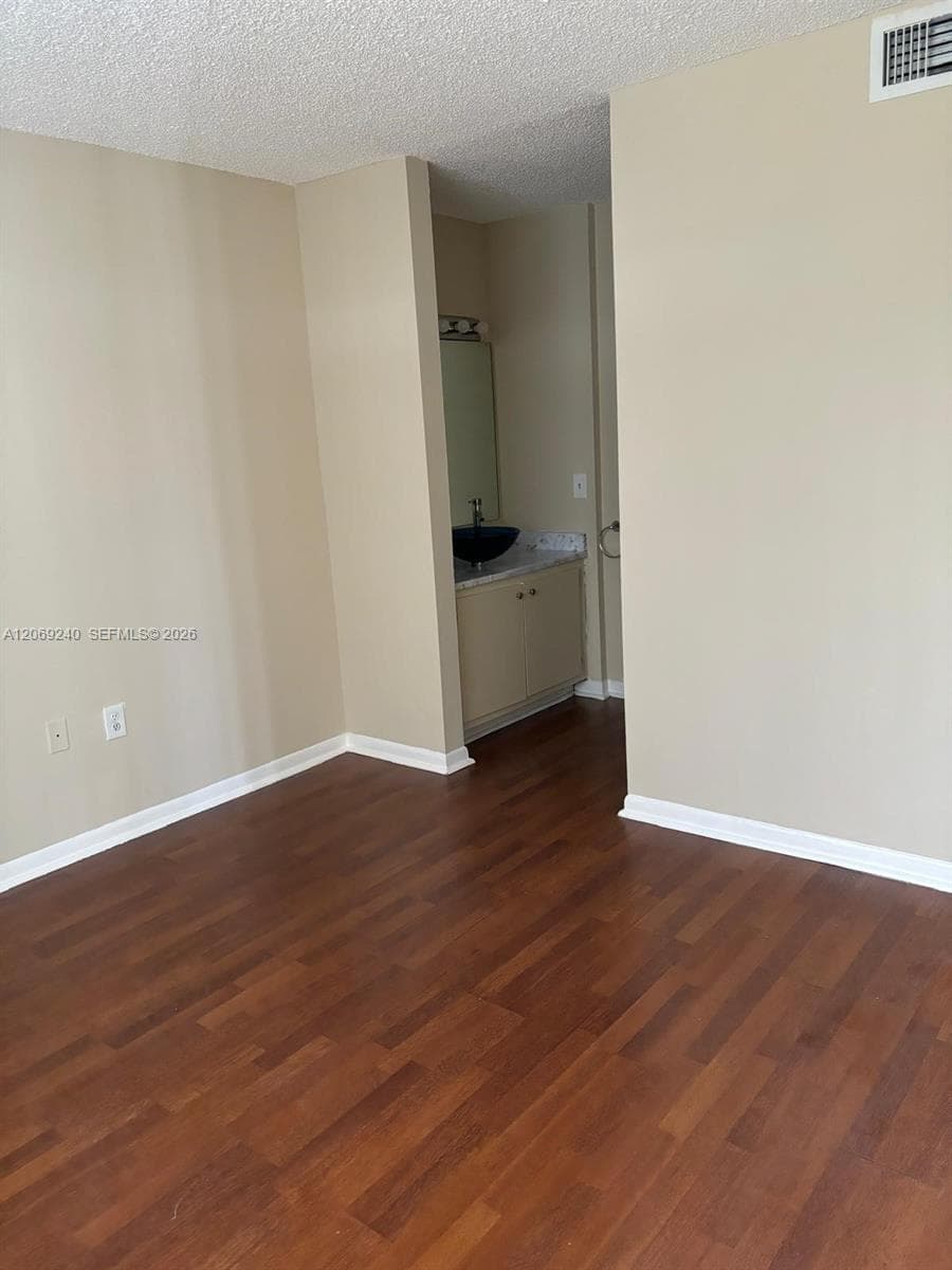 VILLA BELLINI CONDO · #310 in Hialeah - Photo 10