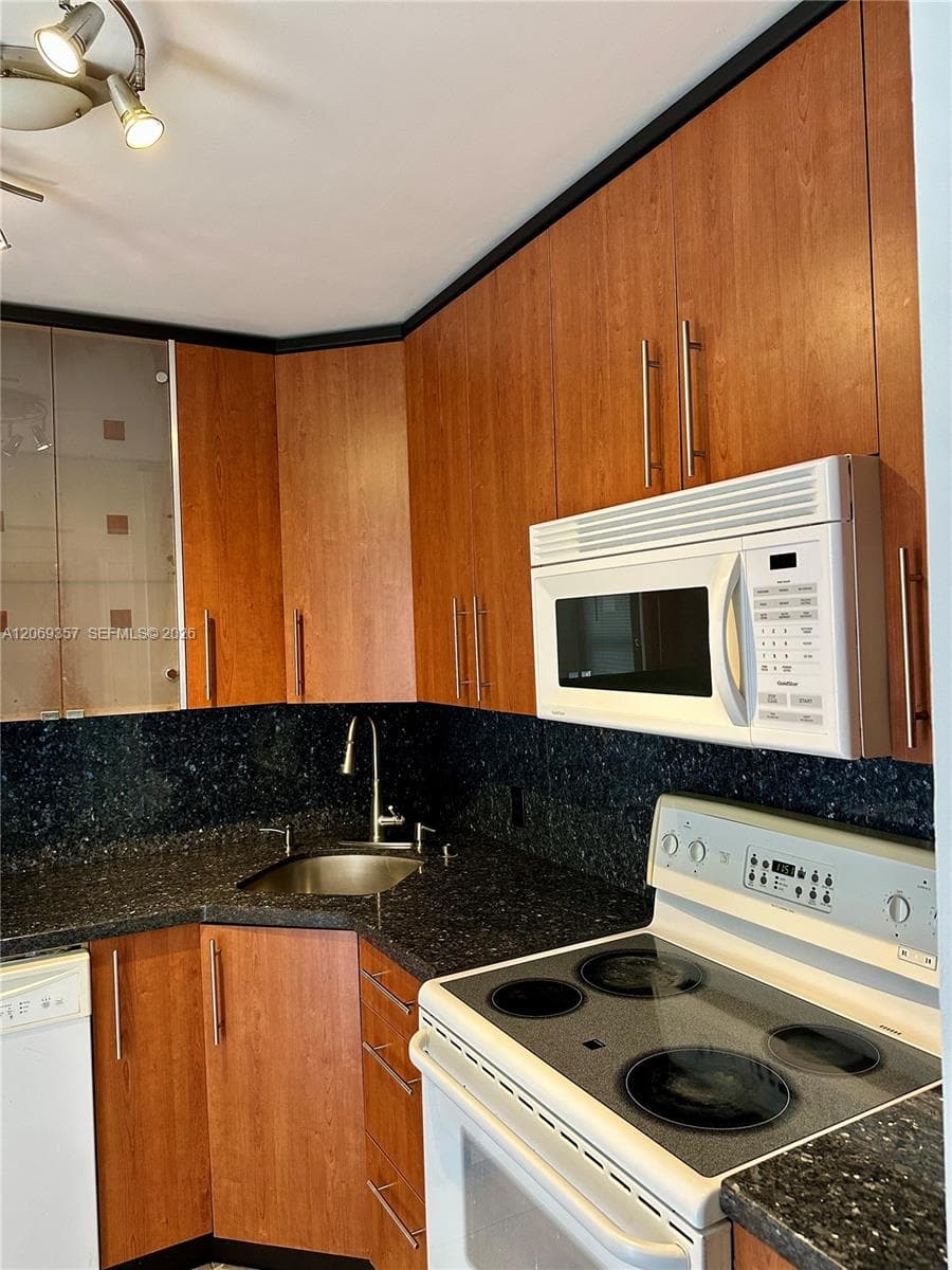 ENSENADA CONDO · #EI-216 in Aventura - Photo 8