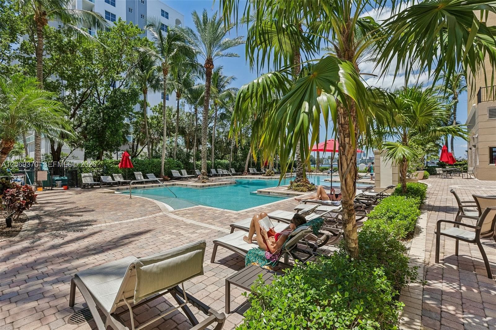 Porto Bellagio · #1407 in Sunny Isles Beach - Photo 35