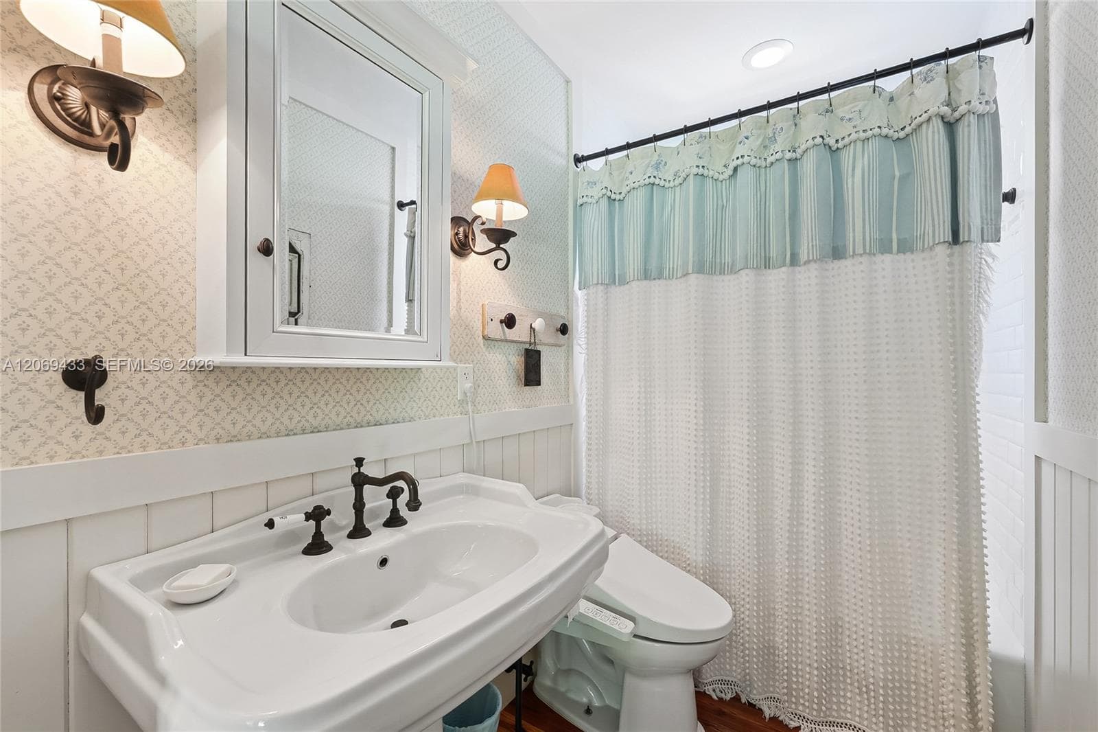 180 Ocean Blvd photo 15
