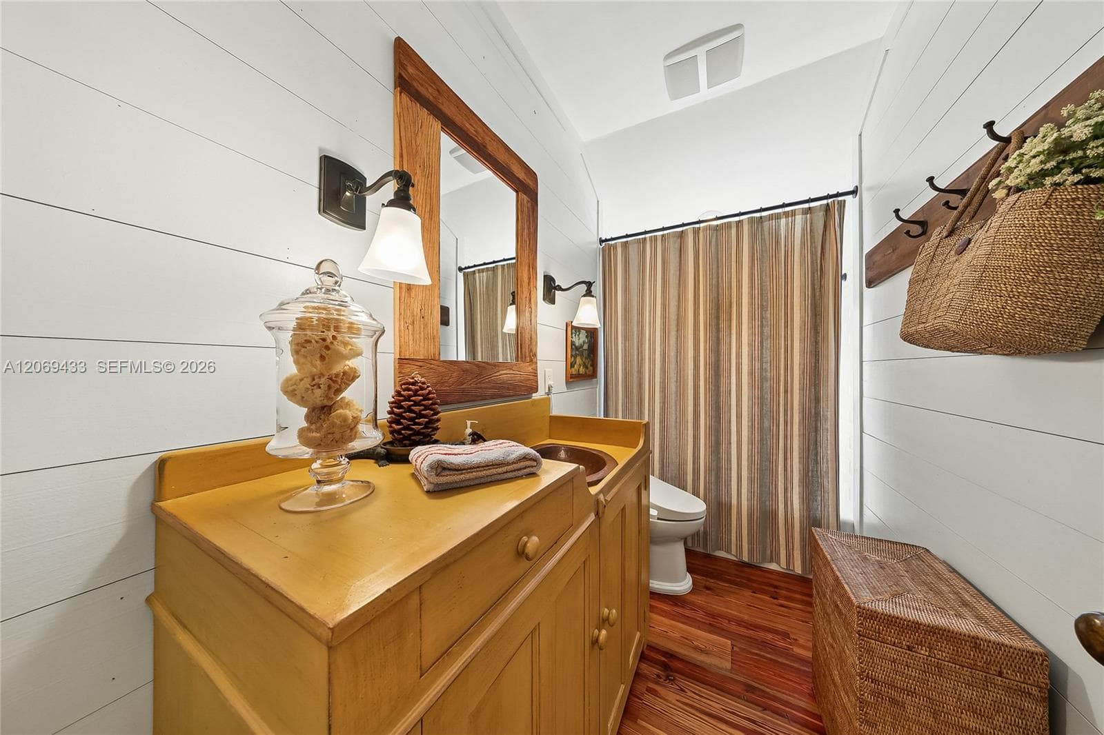 180 Ocean Blvd photo 19