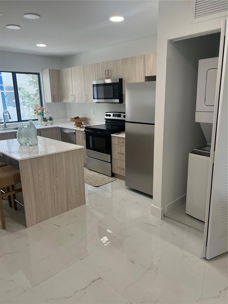 SUB OF · #108 in Hialeah - Photo 8