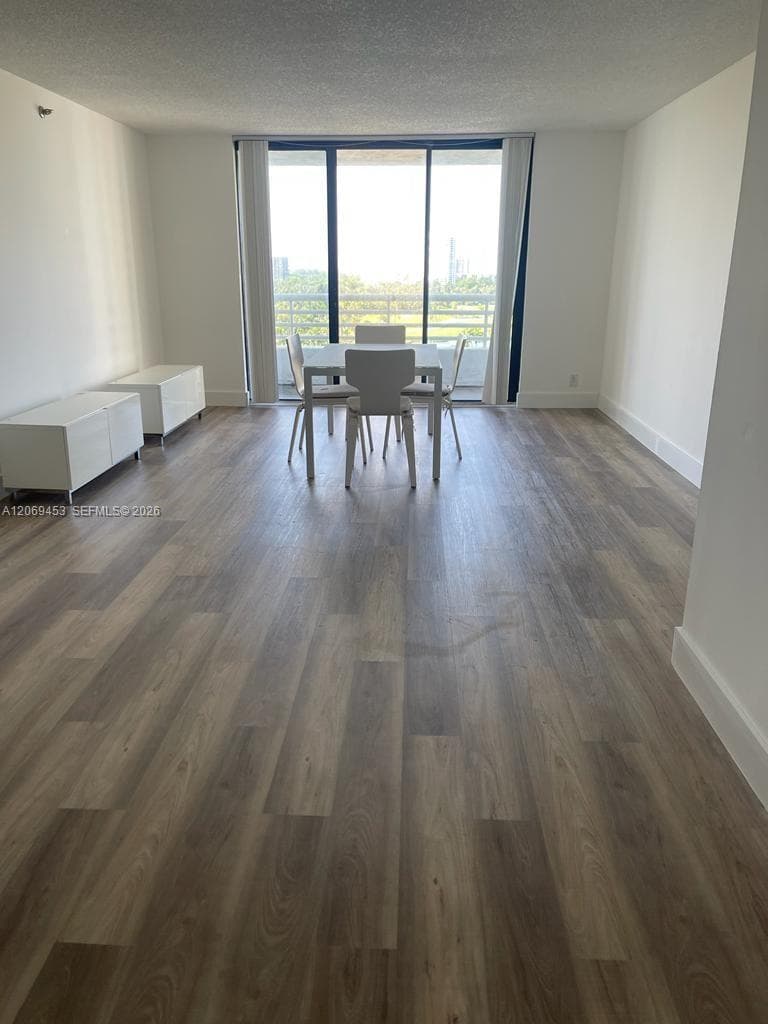PARC CENTRAL AVENTURA EAS · #1211 in Aventura - Photo 2