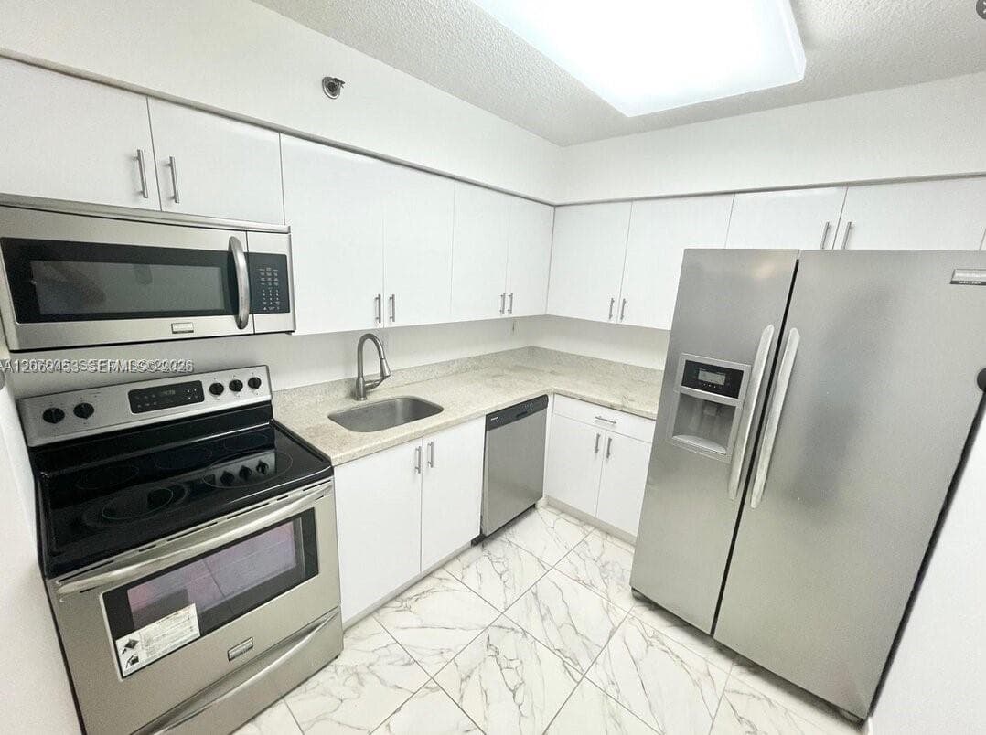 PARC CENTRAL AVENTURA EAS · #1211 in Aventura - Photo 5