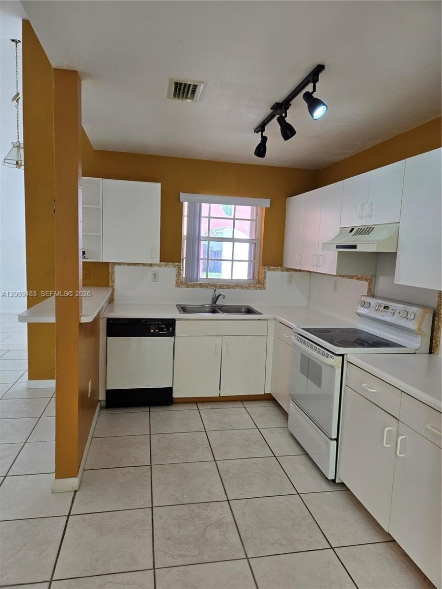 15416 SW 50th Ter photo 9