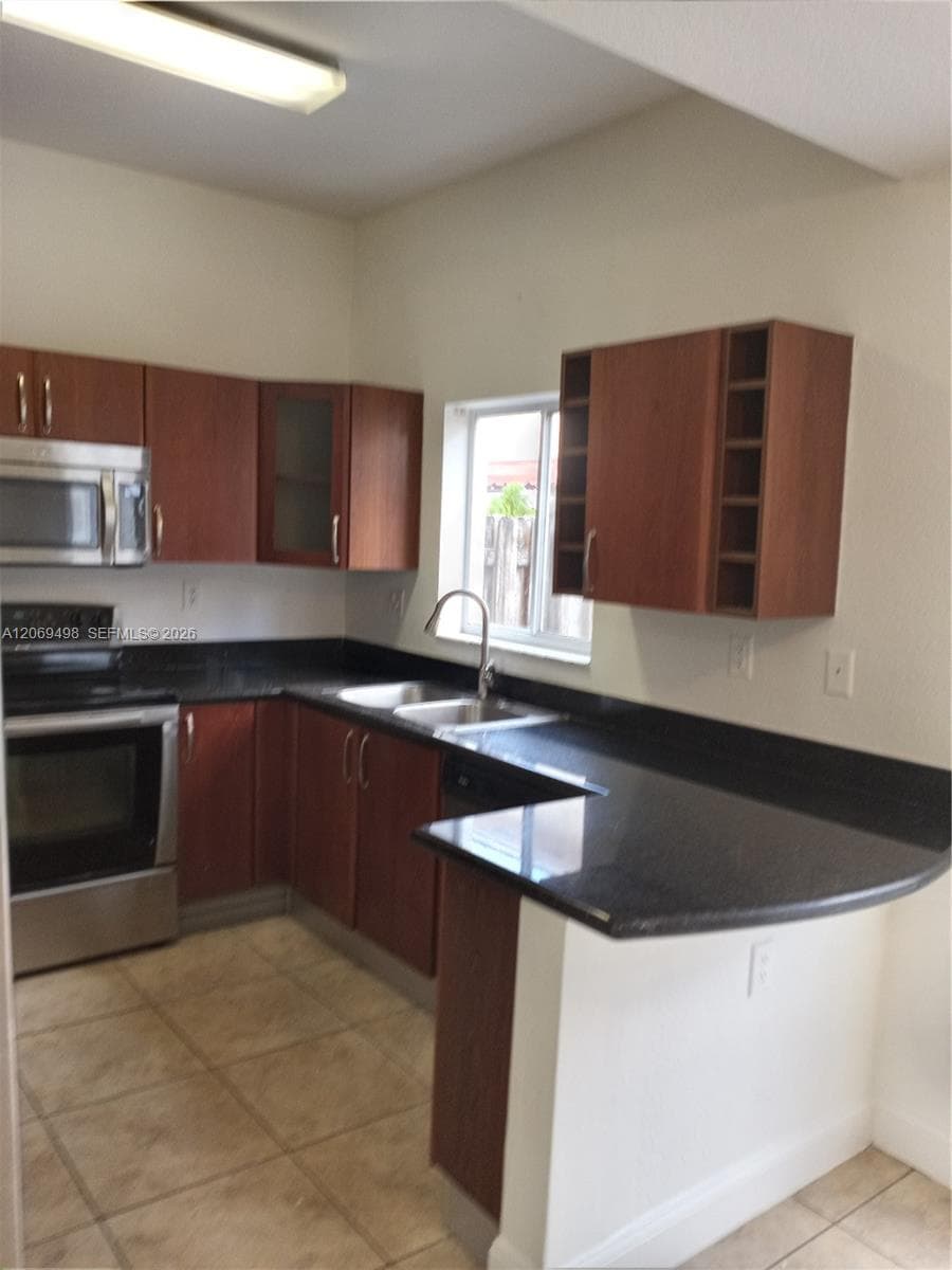 7427 NW 181st Ter #7427 photo 6