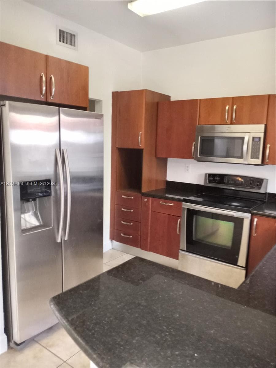 7427 NW 181st Ter #7427 photo 5
