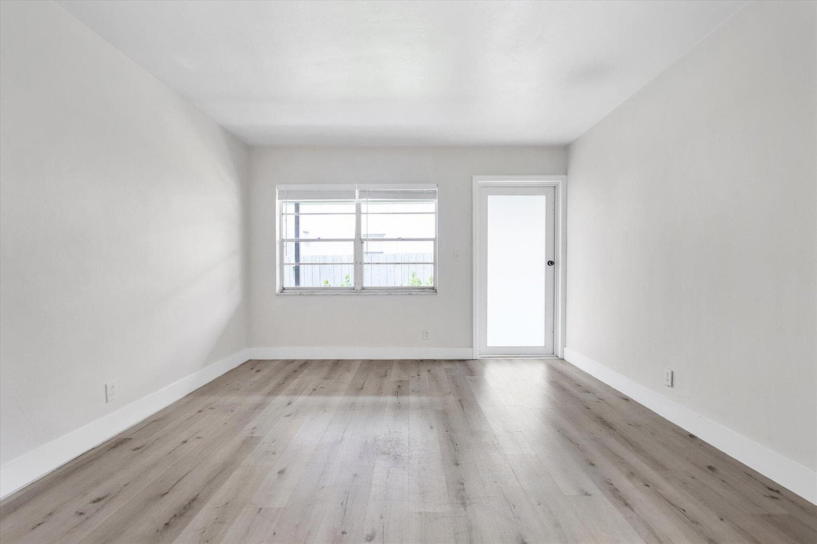 13-1638 Plunkett St_013