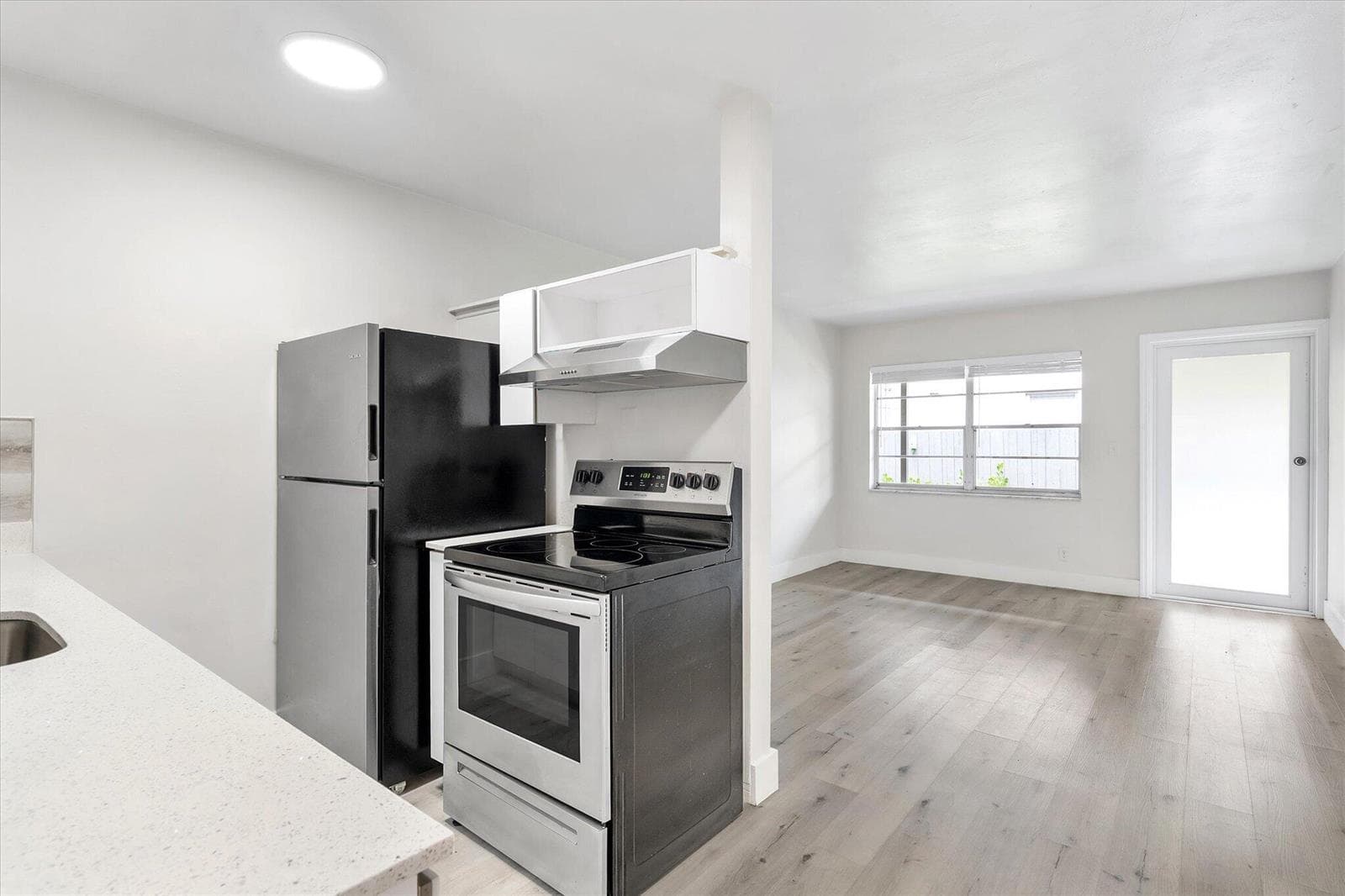 16-1638 Plunkett St_016