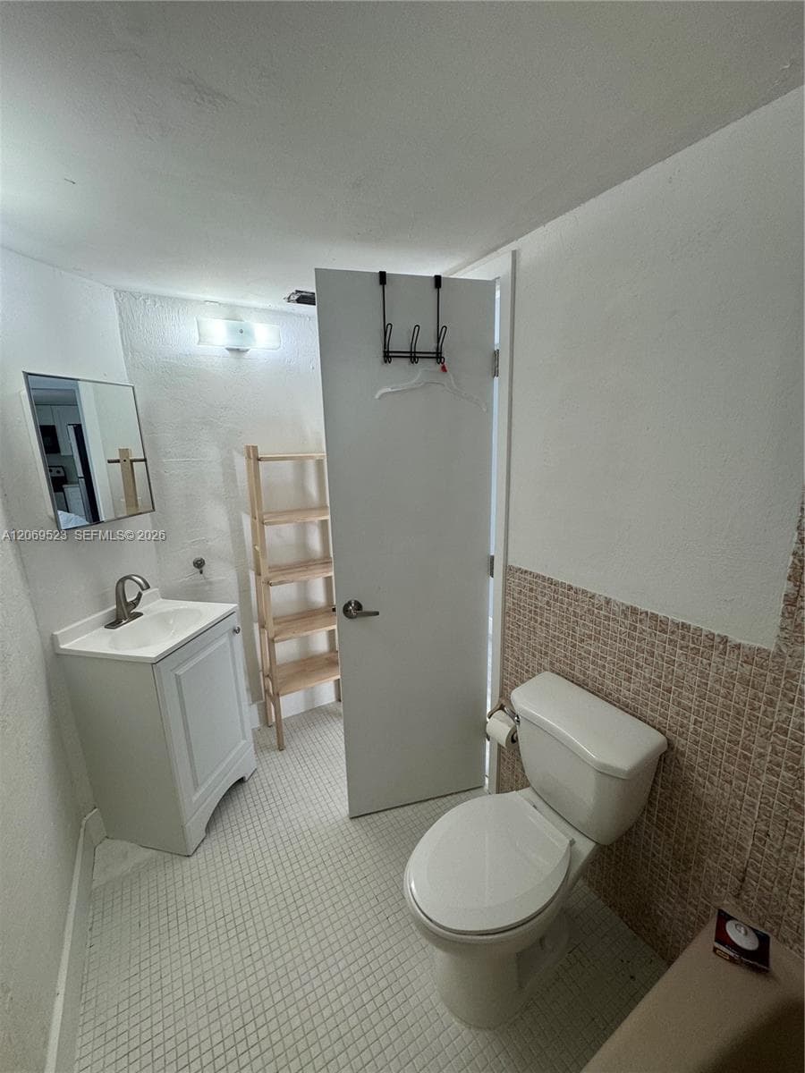 SECOND FORUM CONDO · #C305 in Miami - Photo 14