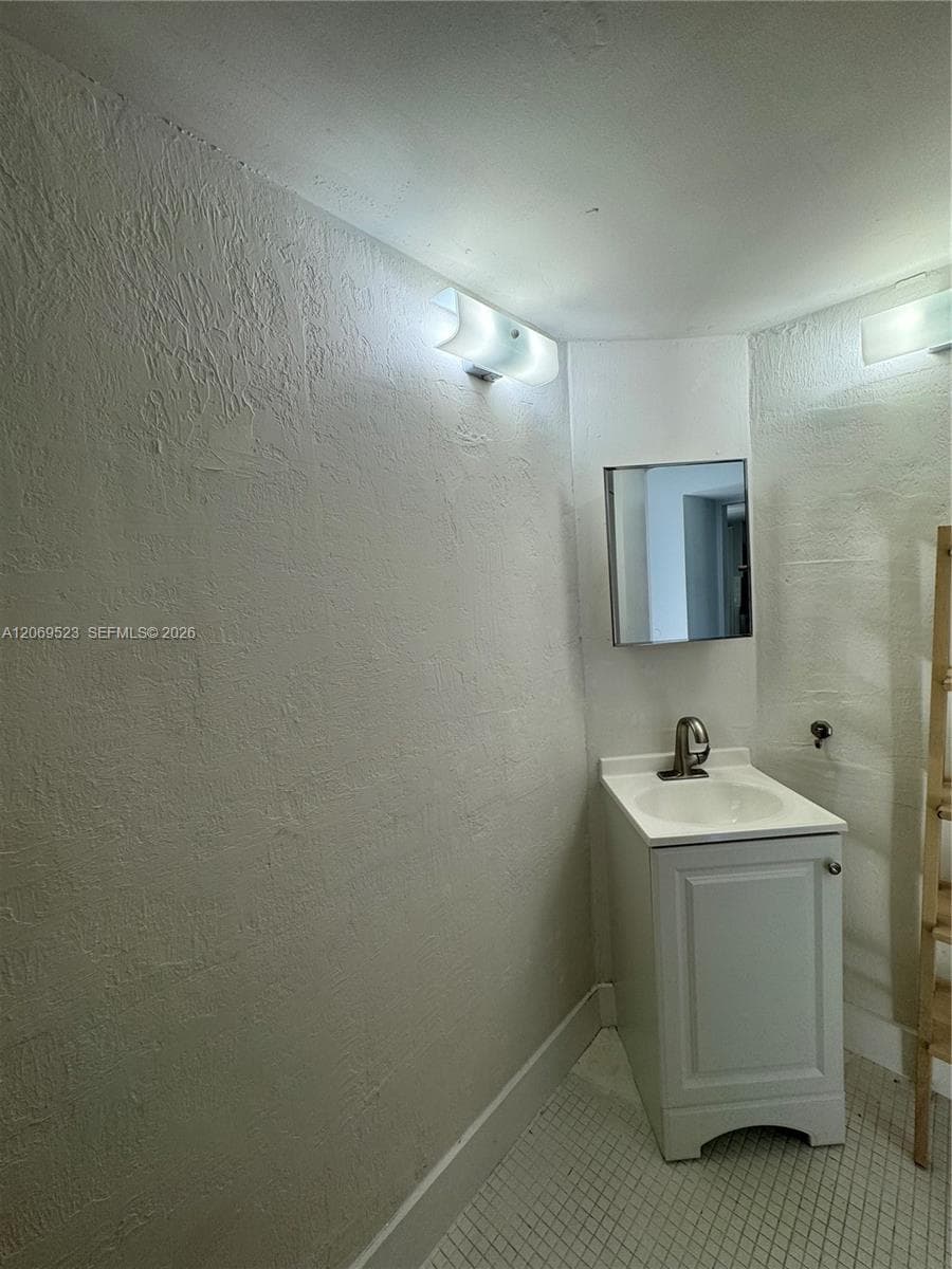 SECOND FORUM CONDO · #C305 in Miami - Photo 15