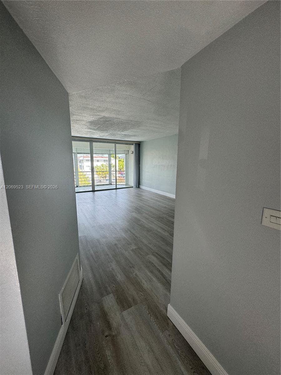 SECOND FORUM CONDO · #C305 in Miami - Photo 11