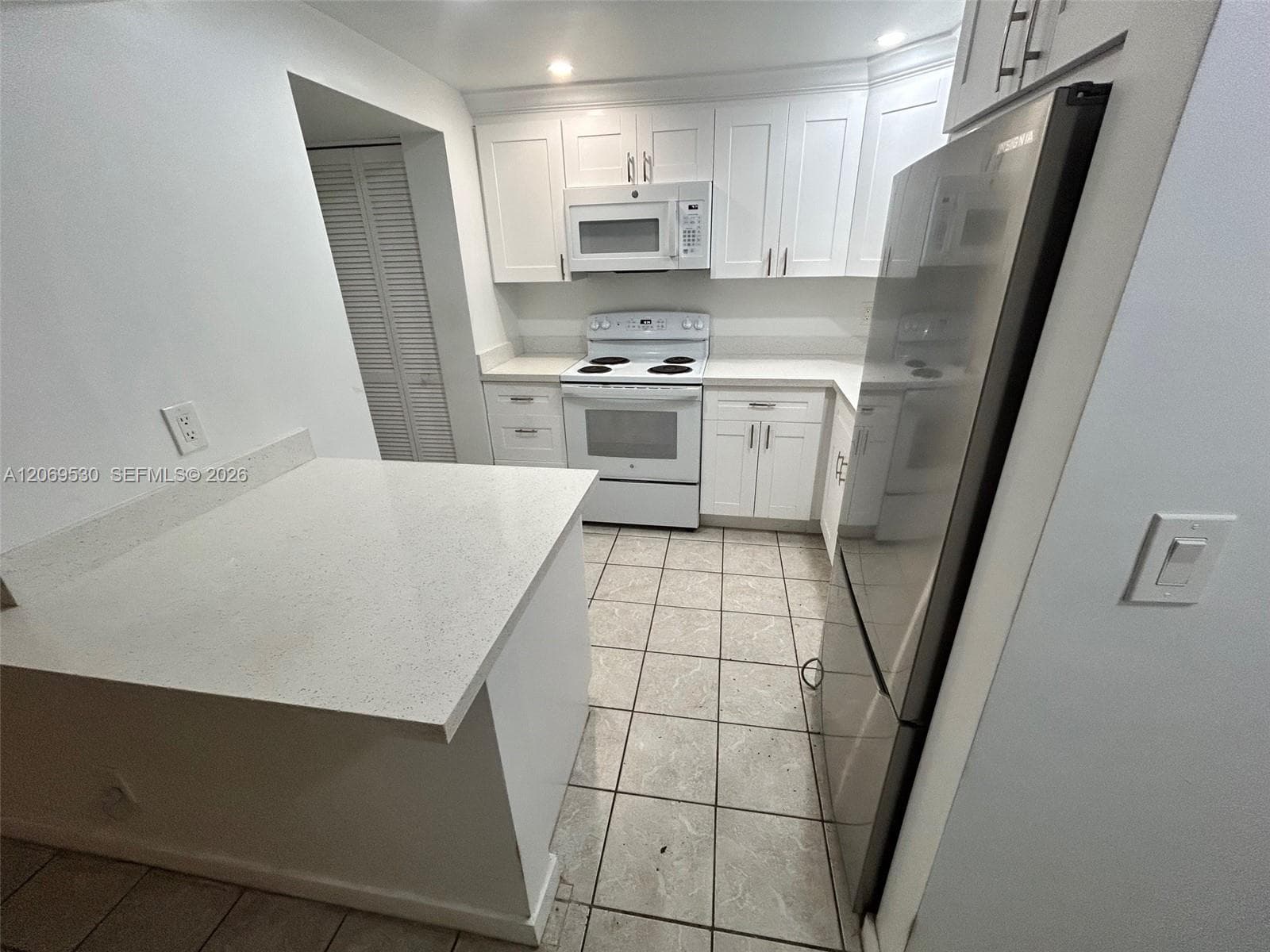 OAK TREE GARDEN CONDO · #J in Fort Lauderdale - Photo 2