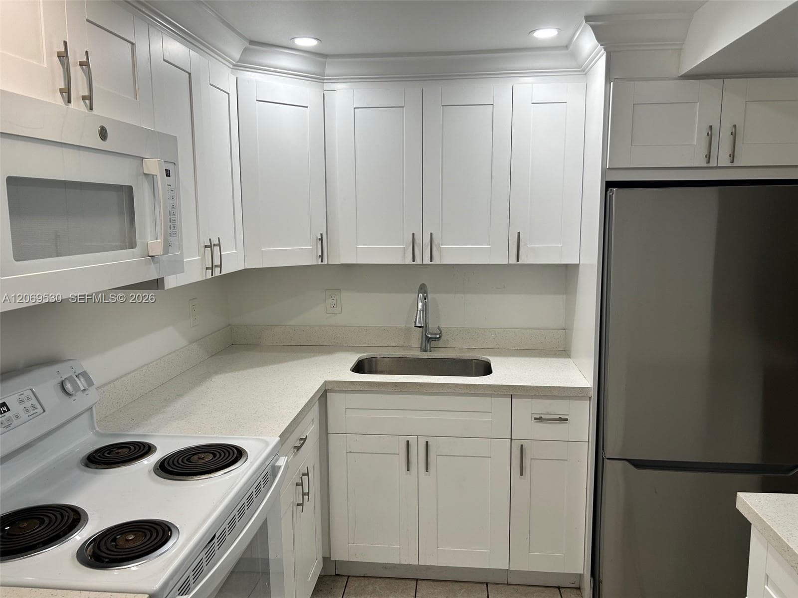 OAK TREE GARDEN CONDO · #J in Fort Lauderdale - Photo 3