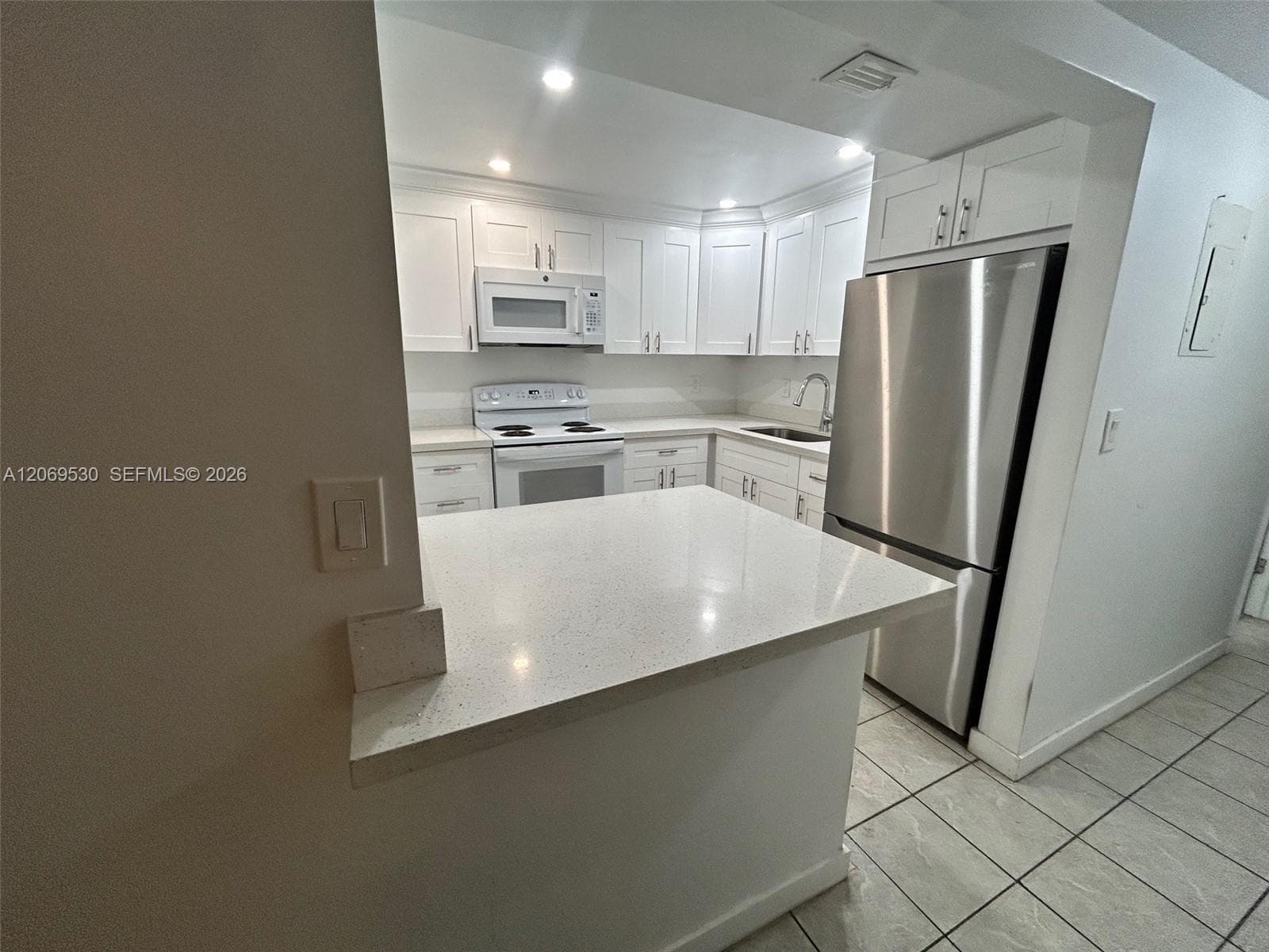 OAK TREE GARDEN CONDO · #J in Fort Lauderdale - Photo 1