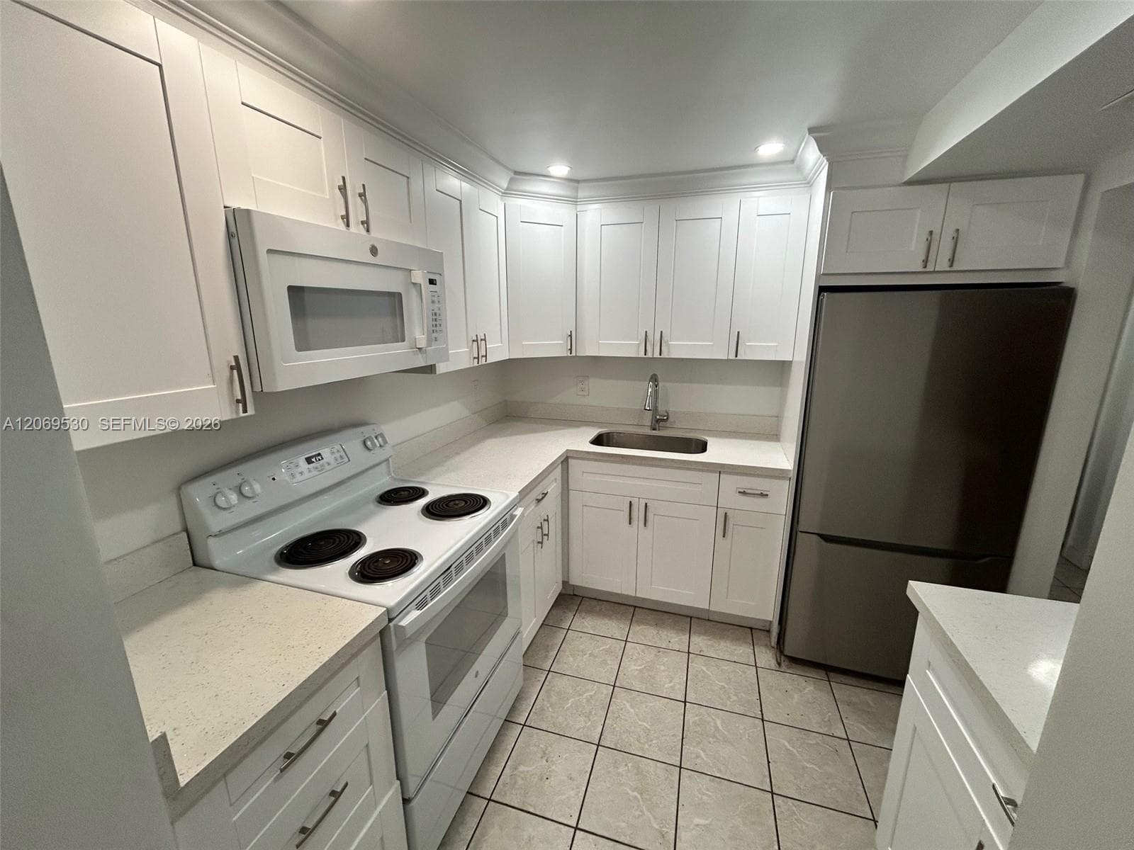 OAK TREE GARDEN CONDO · #J in Fort Lauderdale - Photo 4