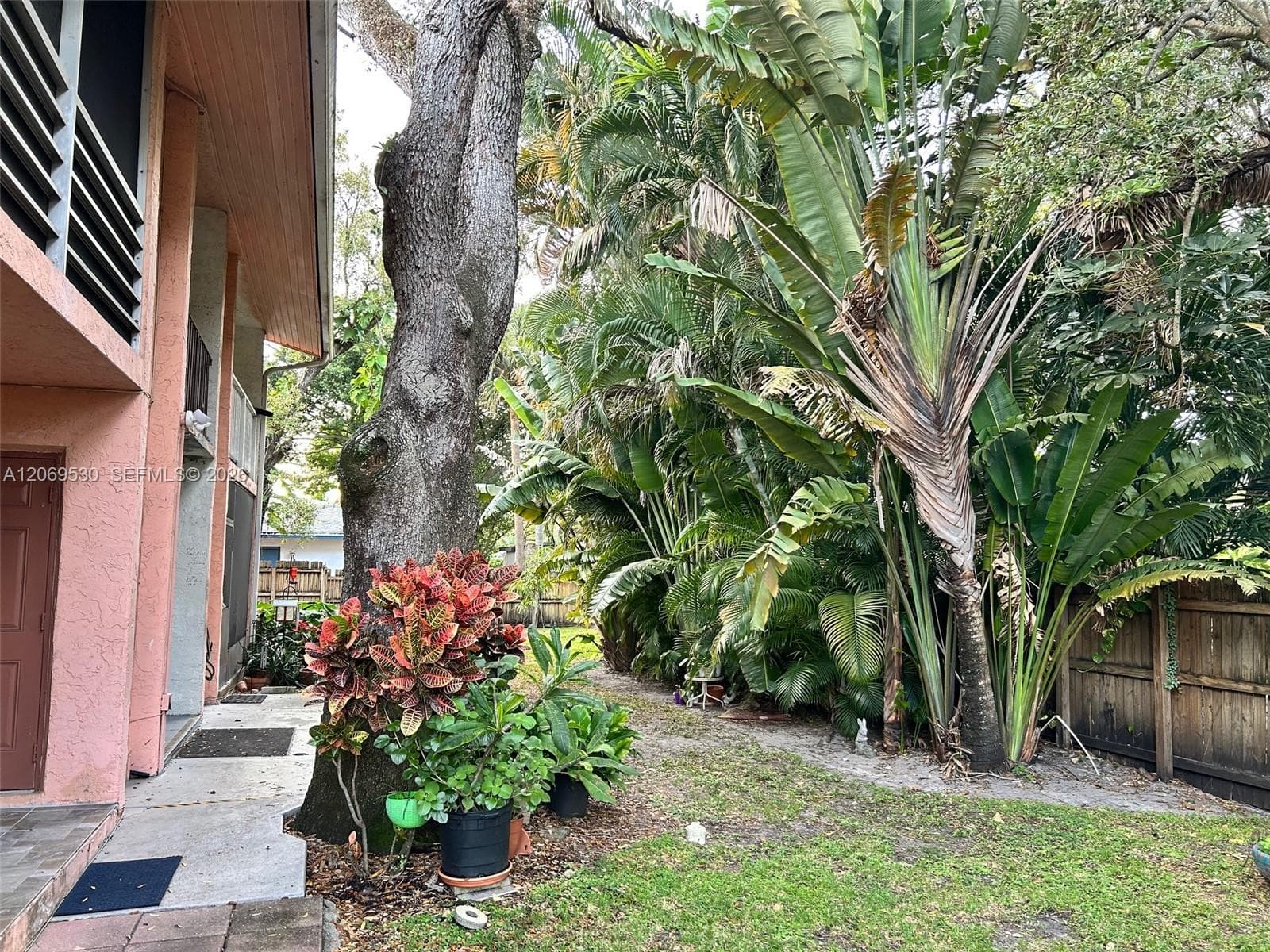 OAK TREE GARDEN CONDO · #J in Fort Lauderdale - Photo 21
