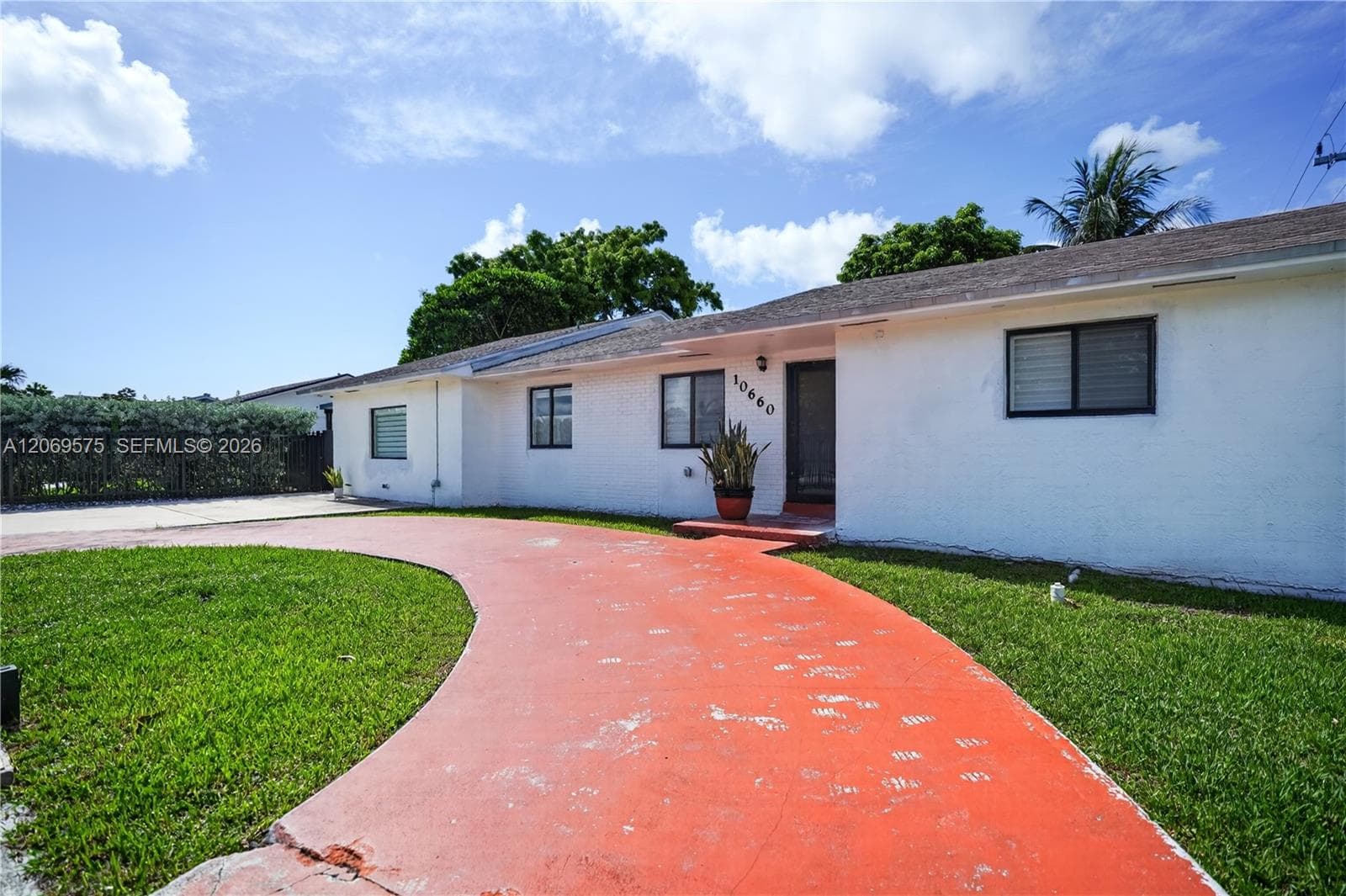 10660 SW 164th St photo 3
