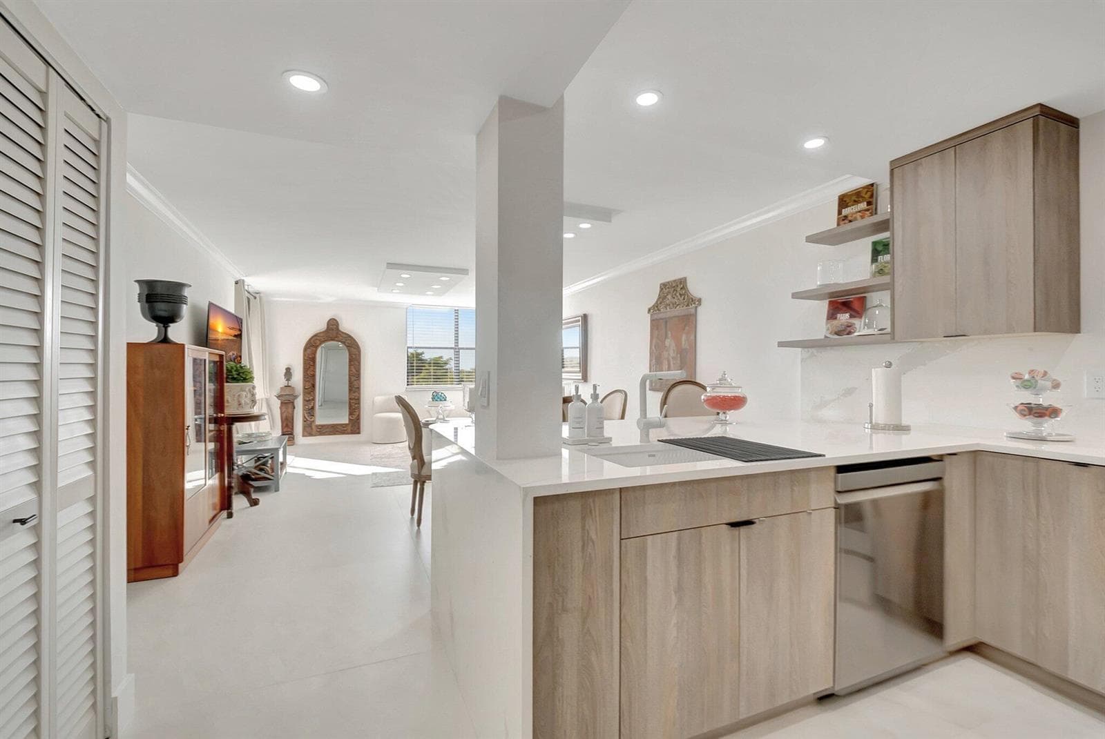 600 Egret Circle 7504 Kitchen