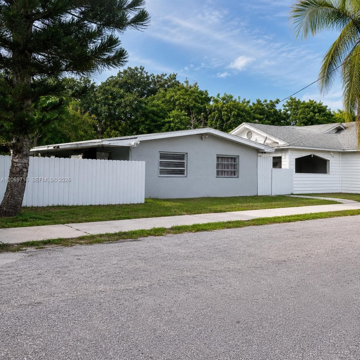 6220 NE Miami Pl photo 1