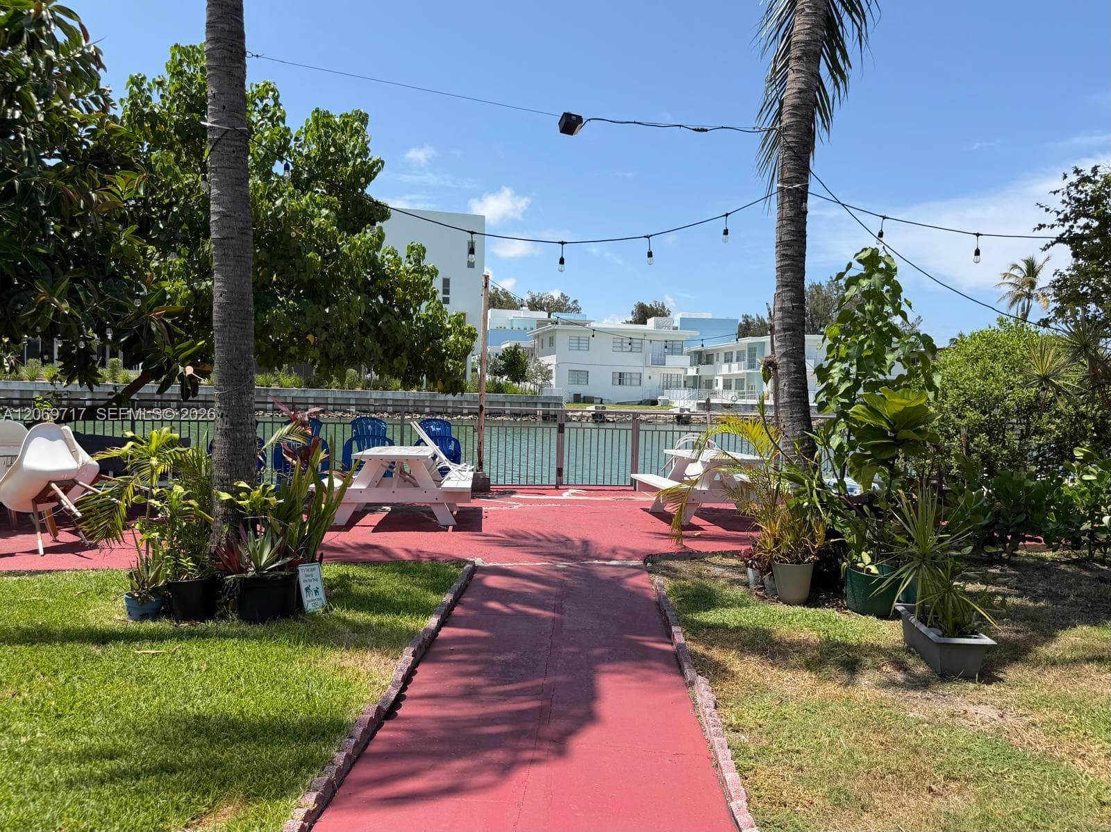 MARSEILLES DECO CONDO · #2 in Miami Beach - Photo 15