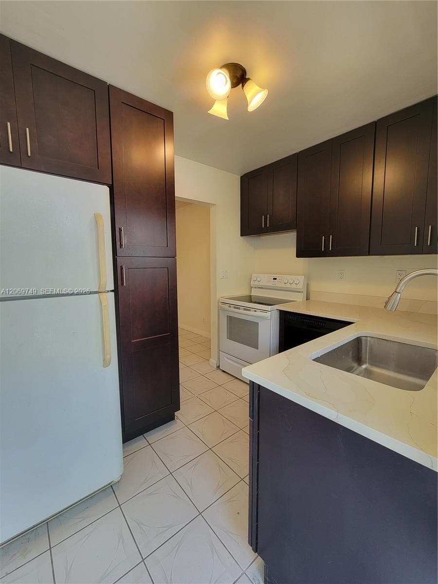 SANTA MONICA CONDOMINIUM · #101A in Hollywood - Photo 2
