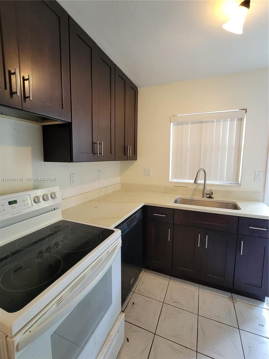 SANTA MONICA CONDOMINIUM · #101A in Hollywood - Photo 3