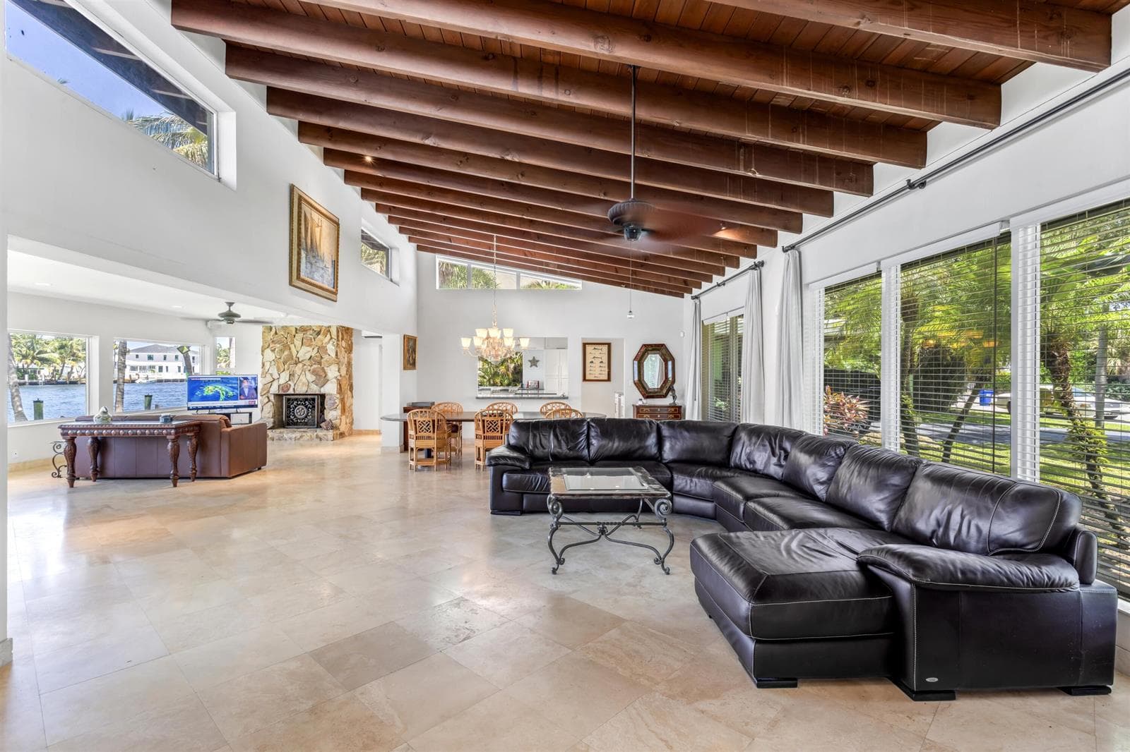 LIVING_ROOM_STRAIGHT_TO_DINING