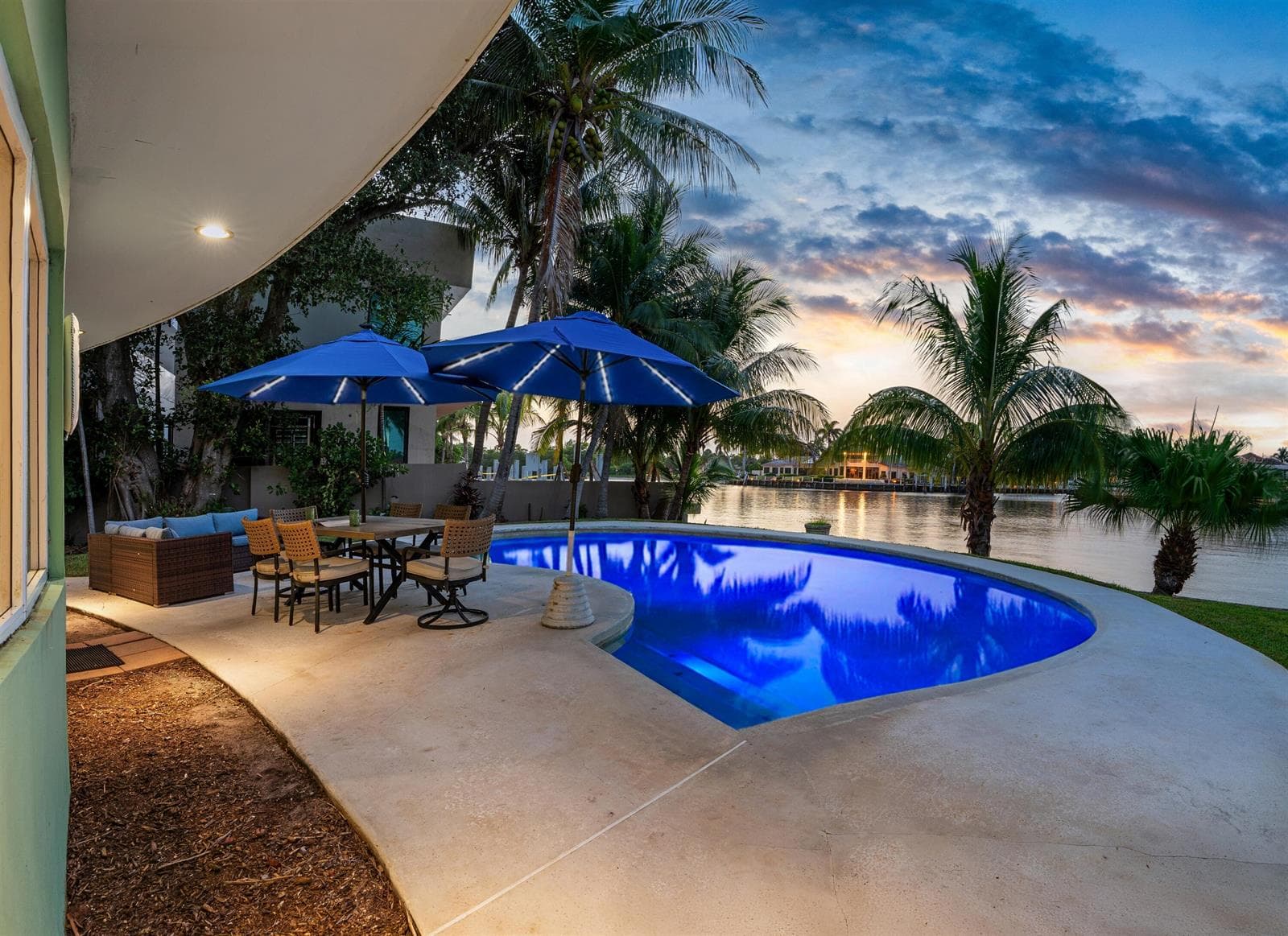 POOL_ANGLE_LEFT_SUNSET
