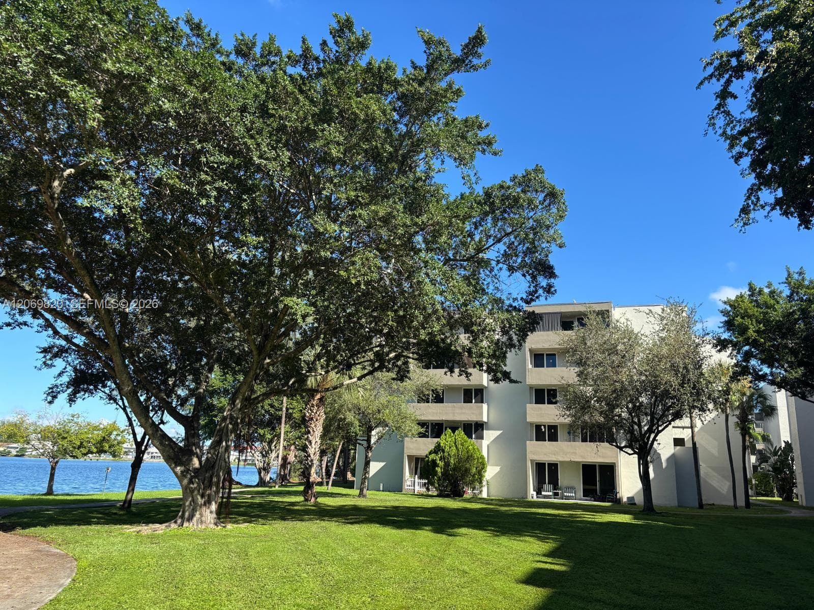SAMARI LAKE EAST CONDO · #1239 in Hialeah Gardens - Photo 2