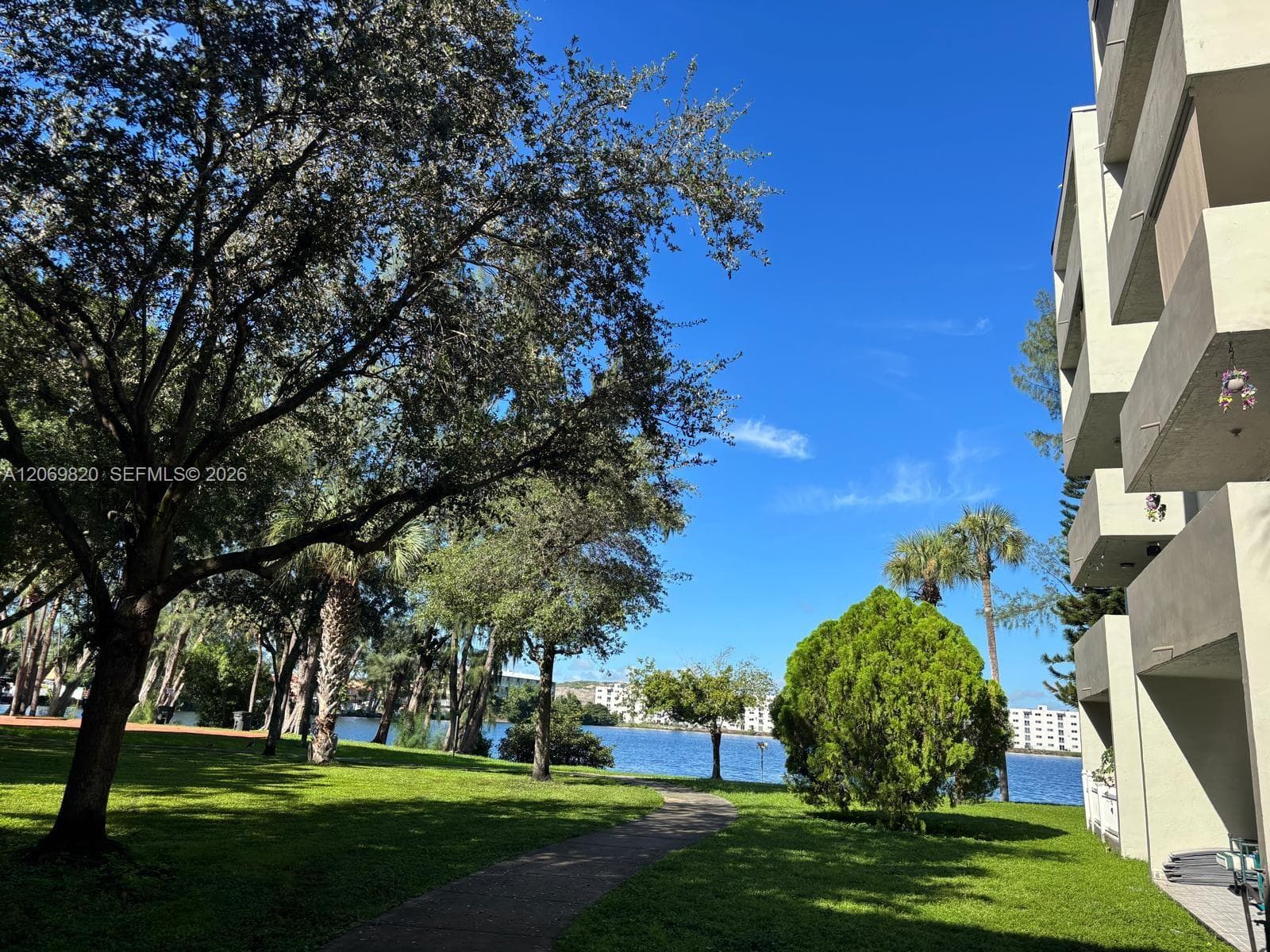 SAMARI LAKE EAST CONDO · #1239 in Hialeah Gardens - Photo 3