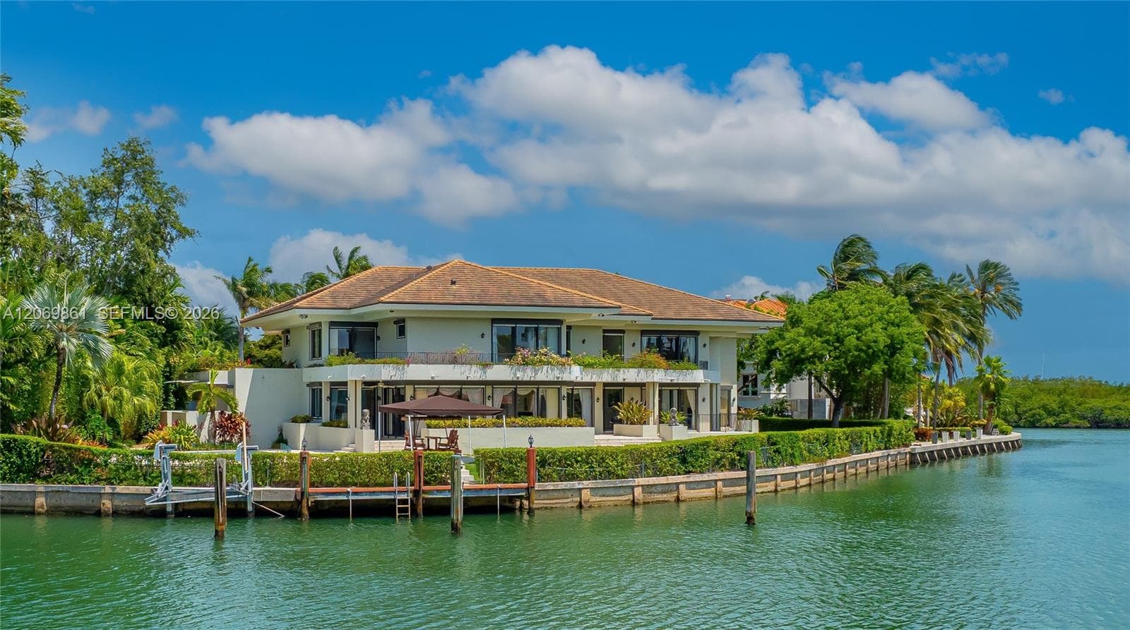 241 Cape Florida Dr photo 2