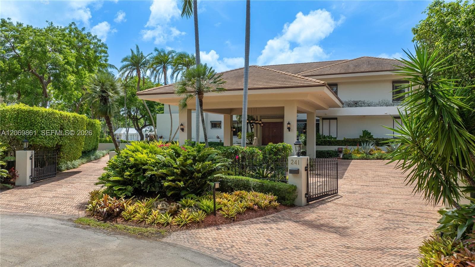 241 Cape Florida Dr photo 5