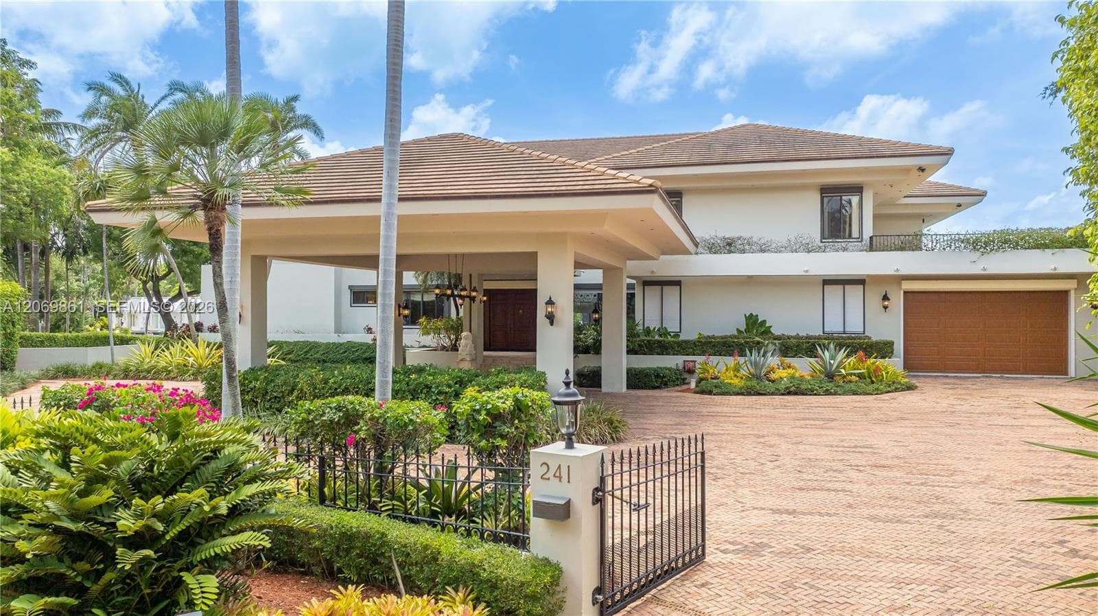 241 Cape Florida Dr photo 4