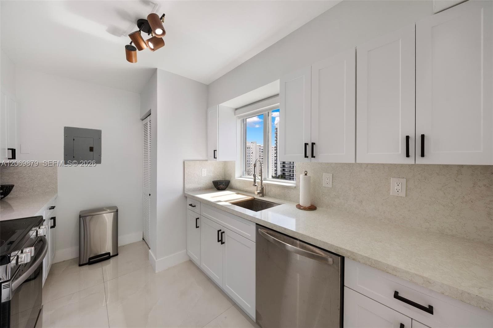 THE GRANDVIEW CONDO · #1204 in Miami Beach - Photo 12