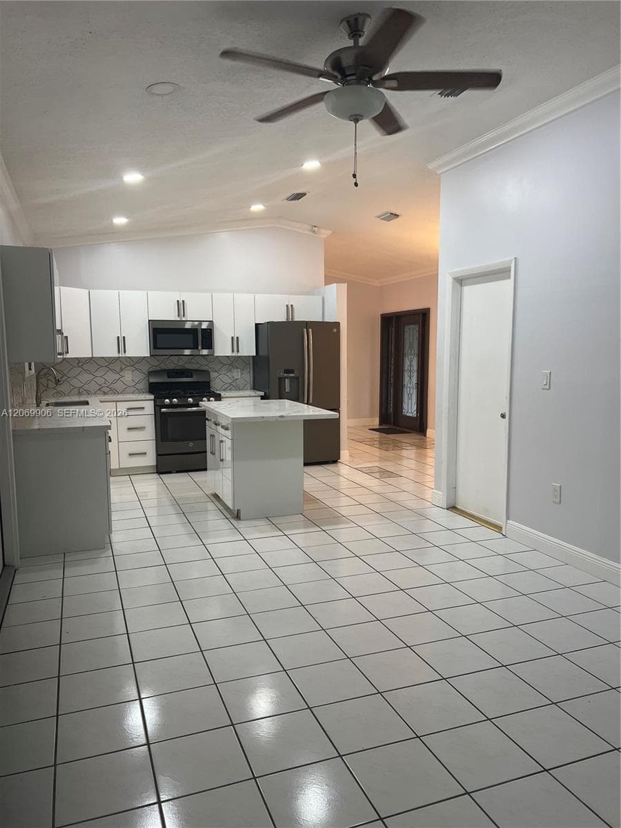 9940 SW 155th St photo 3