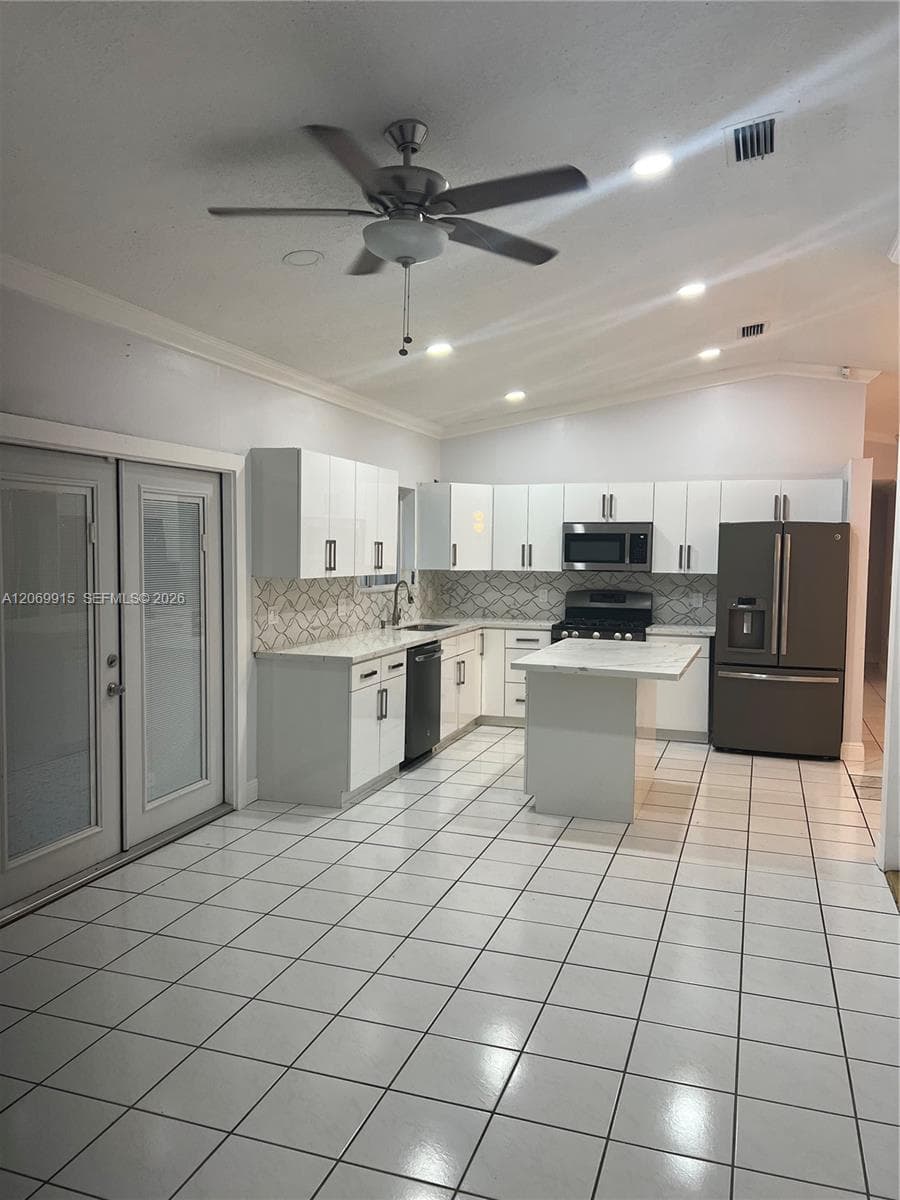 9940 SW 155th St photo 4