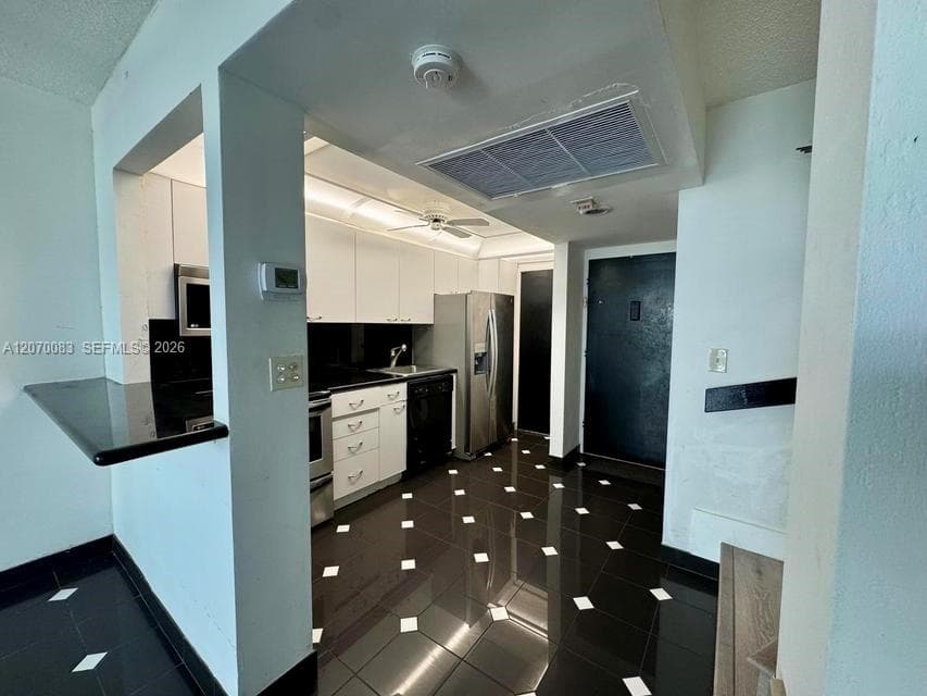 Carriage House Condo · #144 in Miami Beach - Photo 13