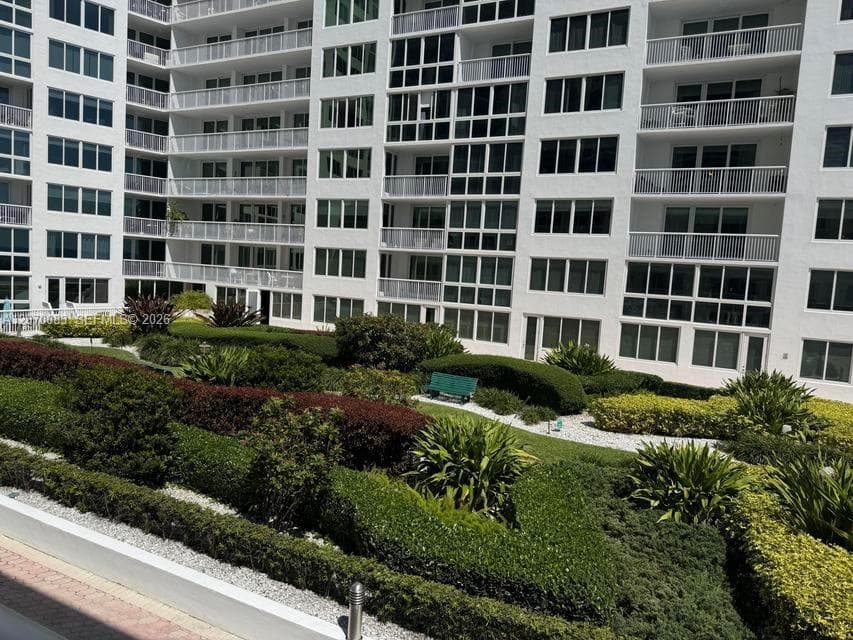 Carriage House Condo · #144 in Miami Beach - Photo 38