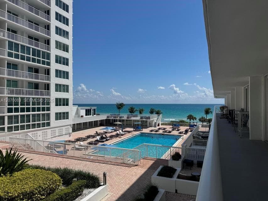 Carriage House Condo · #144 in Miami Beach - Photo 8