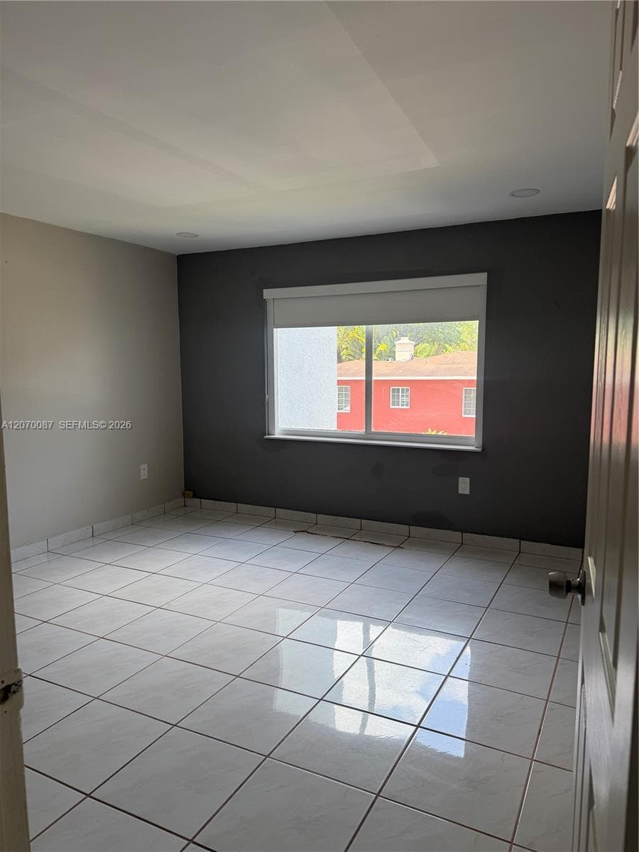 Coral way manor condo · #103 in Miami - Photo 4