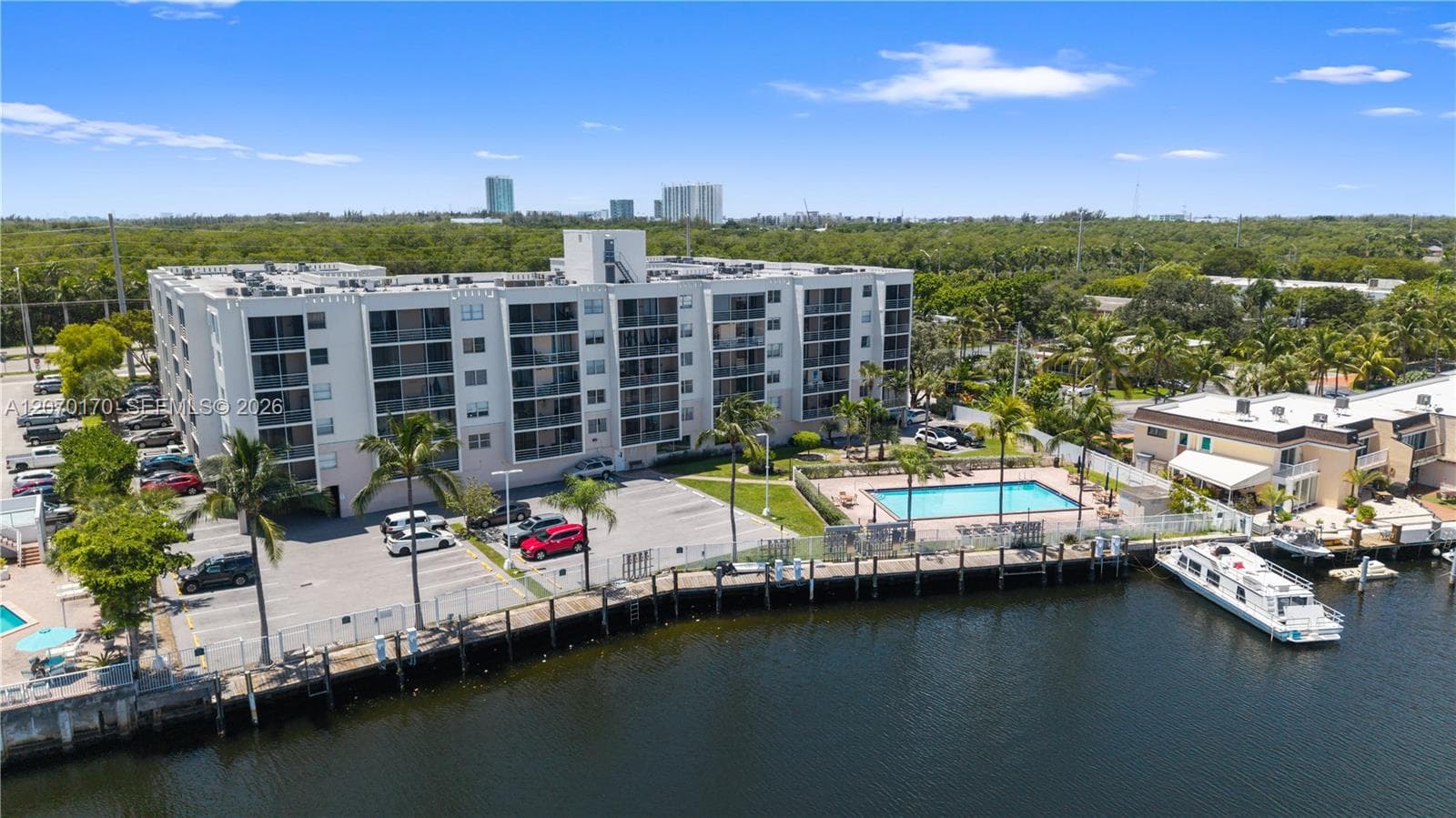 CARLTON BAY CONDO · #4F in North Miami Beach - Photo 4