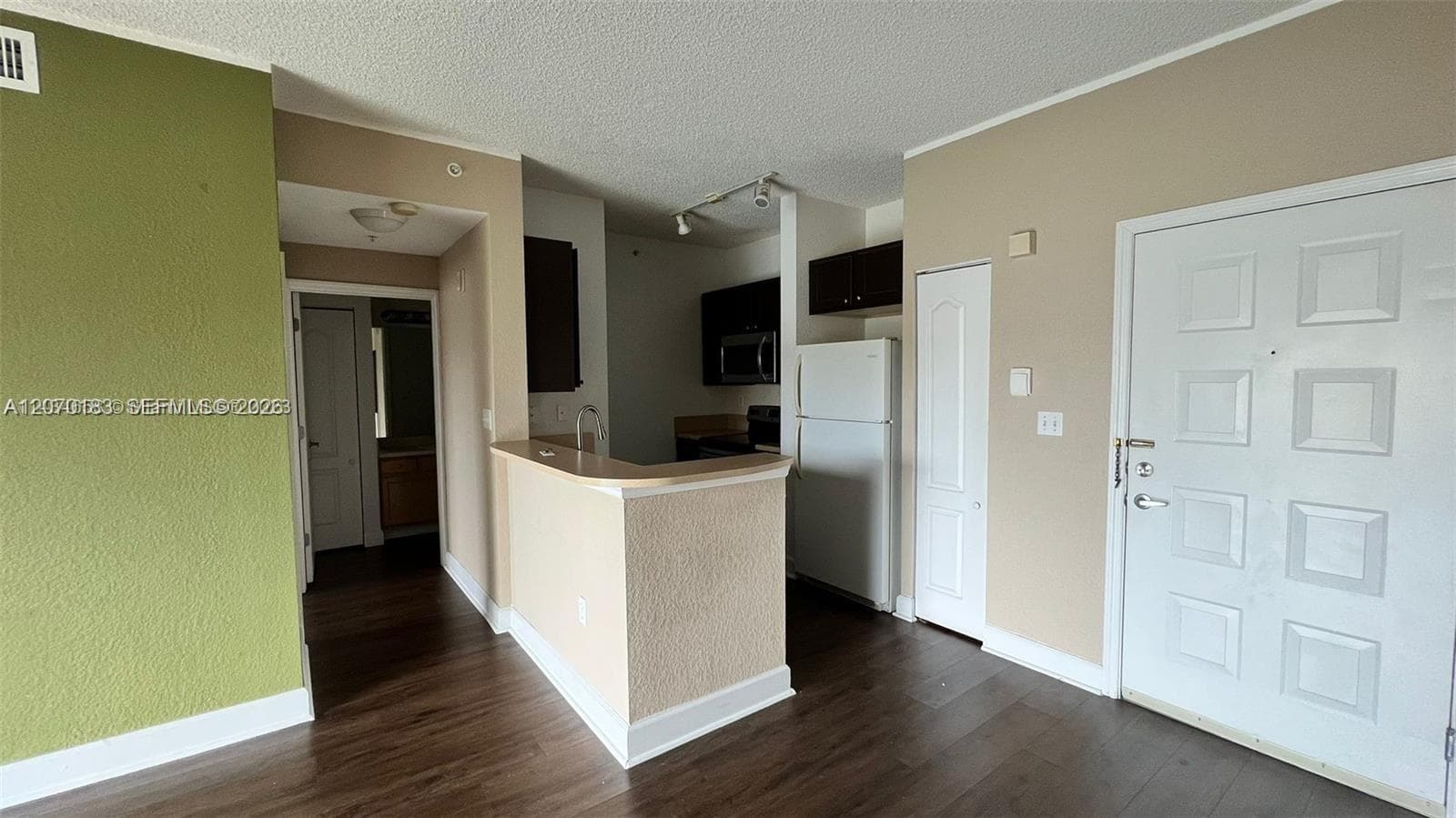 Valencia Condo · #625 in South Miami - Photo 4