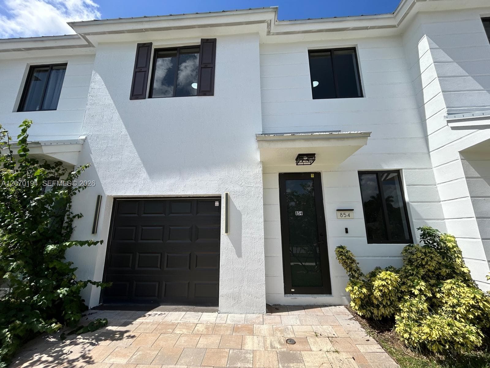 854 SW 1st St #0 photo 2