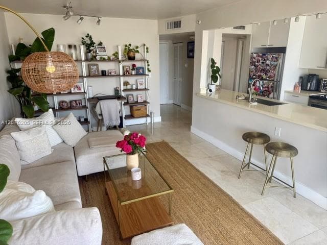 West Bay Plaza · #906 in Miami Beach - Photo 1