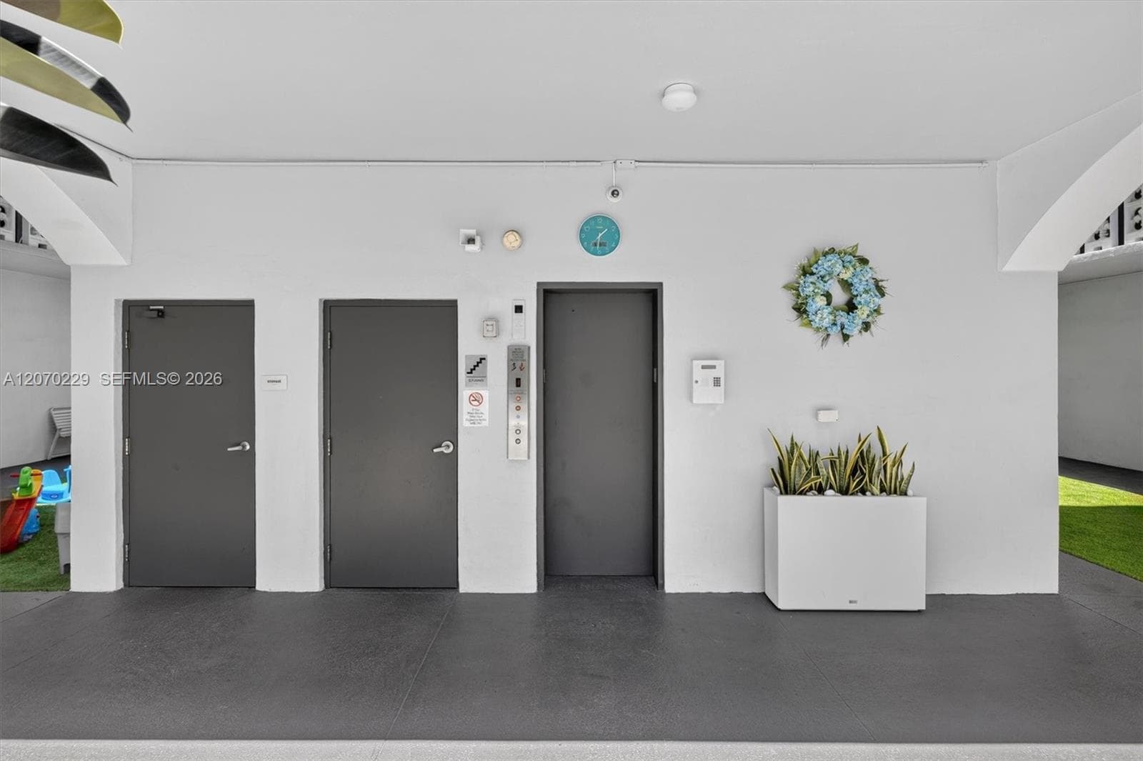 2 Elevators